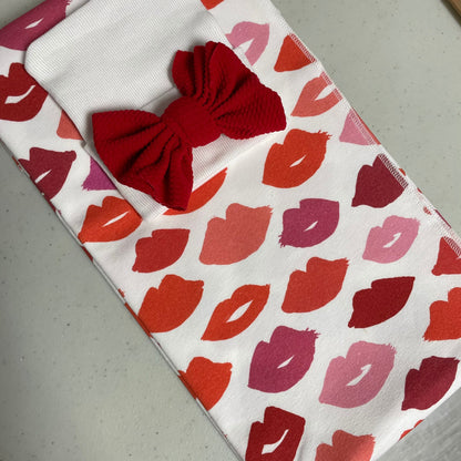 Kisses Printed Swaddle