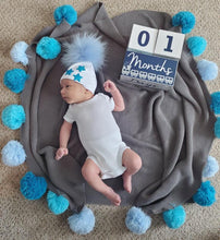 Load image into Gallery viewer, Blue Ombré Pompom Blanket