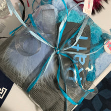 Load image into Gallery viewer, Blue Ombré Pompom Blanket - The Gifted Baby NY