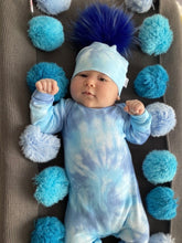 Load image into Gallery viewer, Blue Ombré Pompom Blanket - The Gifted Baby NY